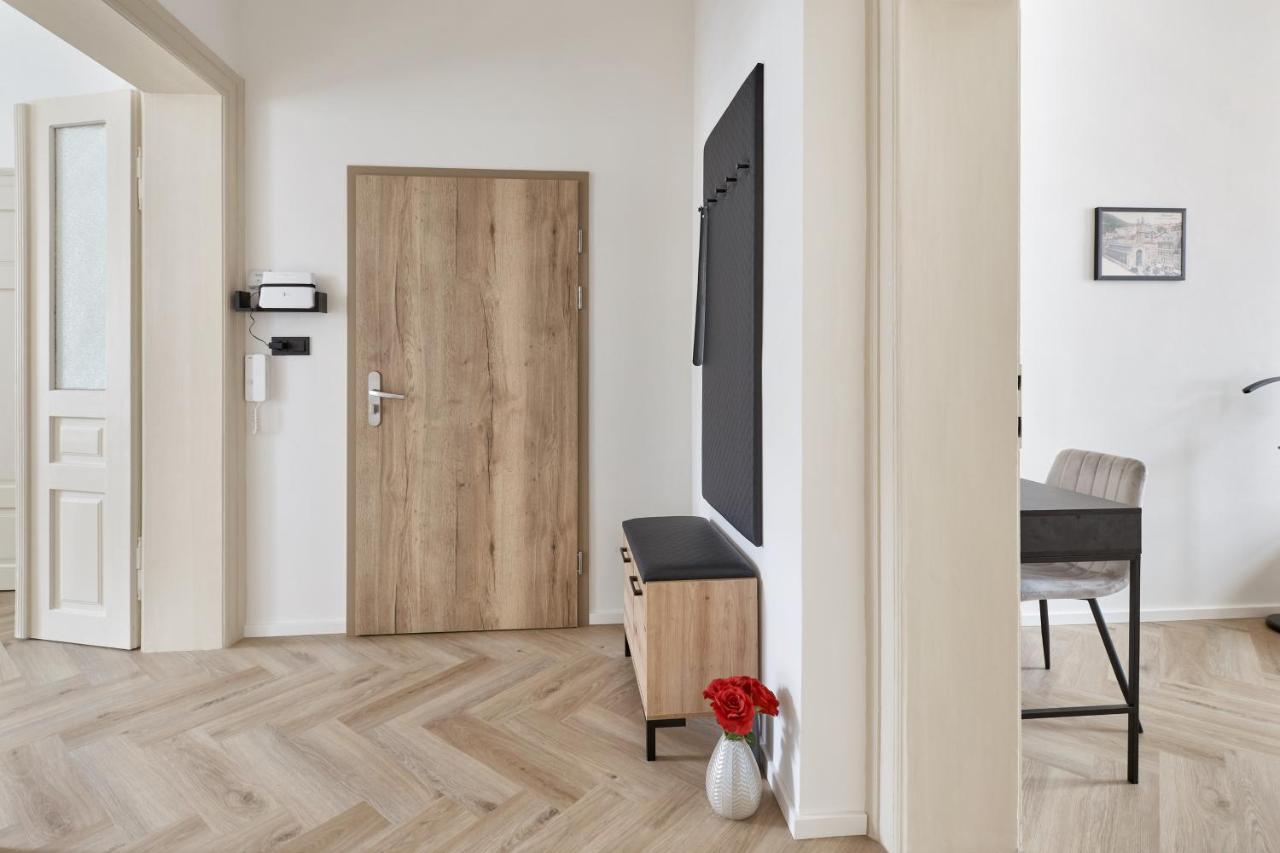 Apartment Nicol การ์โลวีวารี ภายนอก รูปภาพ